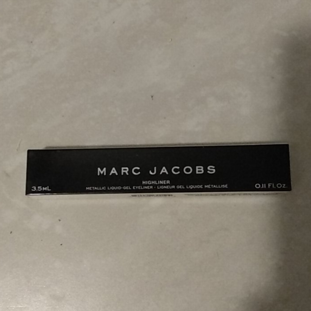 Makeup - Picture 2 of 3